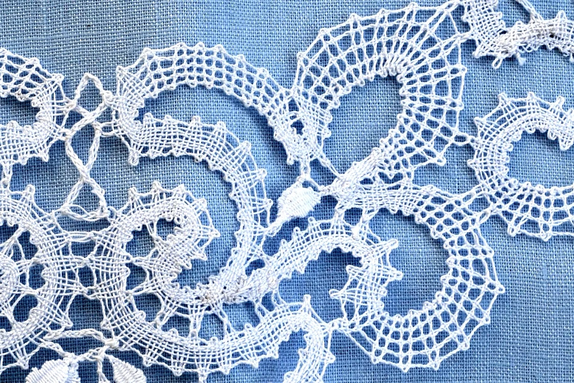 How Do You Make Lace Broiderie Stitch